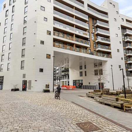 Attractive Location By The Sea In The Center Of Apartment *